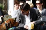 Amsterdam 22 april 2009
Edwin de Roy van Zuidewijn met zijn hond aan het wandelen en op terras bij Wildschut.
Peter Smulders bv