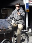 Amsterdam 24 maart 2009
Edwin de Roy v Zuydewijn op zijn bakfiets met daarin de
zijn hond.
