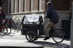 Amsterdam 24 maart 2009
Edwin de Roy v Zuydewijn op zijn bakfiets met daarin de
zijn hond.