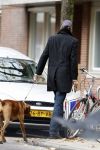 Amsterdam 30 oktober 2007
Edwin de Roy v Zuidewijn met ond en gsm op straat.