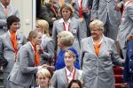 Den Haag 27 augustus 2008
De Olympische medaille winnaars van Peking op het bordes bij Koningin Beatrix. Aanwezig oa Anky v Grunsven Maarten v d Weijden Inge Dekker Marianne Vos Naomi v As Fatima de Moreiro Melo, anky v Grunsven Deborah Gravenstijn...Erica Terpstra
Peter Smulders bv