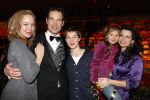 Amsterdam 17 december 2007
Tros Kerstcircus bij afrika afrika .Caroline de Bruijn en Erik de Vogel met kinderen