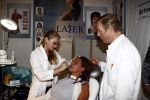 Rotterdam 6 mei 2009
Vrouwen Ladies beurs in Rotterdam. Esther Oosterbeek laat Botox inspuiten op de stand van Erwin kettman
Peter Smulders bv