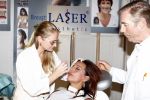 Rotterdam 6 mei 2009
Vrouwen Ladies beurs in Rotterdam. Esther Oosterbeek laat Botox inspuiten op de stand van Erwin kettman
Peter Smulders bv