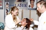 Rotterdam 6 mei 2009
Vrouwen Ladies beurs in Rotterdam. Esther Oosterbeek laat Botox inspuiten op de stand van Erwin kettman
Peter Smulders bv
