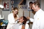 Rotterdam 6 mei 2009
Vrouwen Ladies beurs in Rotterdam. Esther Oosterbeek laat Botox inspuiten op de stand van Erwin kettman
Peter Smulders bv