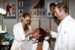 Rotterdam 6 mei 2009
Vrouwen Ladies beurs in Rotterdam. Esther Oosterbeek laat Botox inspuiten op de stand van Erwin kettman
Peter Smulders bv