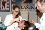 Rotterdam 6 mei 2009
Vrouwen Ladies beurs in Rotterdam. Esther Oosterbeek laat Botox inspuiten op de stand van Erwin kettman
Peter Smulders bv
