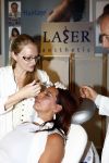 Rotterdam 6 mei 2009
Vrouwen Ladies beurs in Rotterdam. Esther Oosterbeek laat Botox inspuiten op de stand van Erwin kettman
Peter Smulders bv