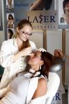 Rotterdam 6 mei 2009
Vrouwen Ladies beurs in Rotterdam. Esther Oosterbeek laat Botox inspuiten op de stand van Erwin kettman
Peter Smulders bv