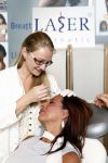 Rotterdam 6 mei 2009
Vrouwen Ladies beurs in Rotterdam. Esther Oosterbeek laat Botox inspuiten op de stand van Erwin kettman
Peter Smulders bv
