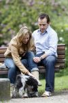 Amsterdam 29 april 2008
Fabienne de Vries met hond en nieuwe vriend Boudewijn in het beatrixpark.
Peter Smulders bv