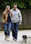 Amsterdam 29 april 2008
Fabienne de Vries met hond en nieuwe vriend Boudewijn in het beatrixpark.
Peter Smulders bv