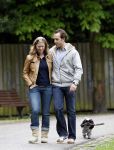 Amsterdam 29 april 2008
Fabienne de Vries met hond en nieuwe vriend Boudewijn in het beatrixpark.
Peter Smulders bv