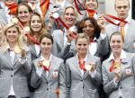 Den Haag 27 augustus 2008
De Olympische medaille winnaars van Peking op het bordes bij Koningin Beatrix. Aanwezig oa Anky v Grunsven Maarten v d Weijden Inge Dekker Marianne Vos Naomi v As Fatima de Moreiro Melo, anky v Grunsven Deborah Gravenstijn...
Peter Smulders bv