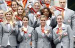 Den Haag 27 augustus 2008
De Olympische medaille winnaars van Peking op het bordes bij Koningin Beatrix. Aanwezig oa Anky v Grunsven Maarten v d Weijden Inge Dekker Marianne Vos Naomi v As Fatima de Moreiro Melo, anky v Grunsven Deborah Gravenstijn...
Peter Smulders bv