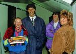 Milaan, 5 November 1989
Na afloop van de wedstrijd AC Milaan-Juventus ontmoet Frank Rijkaard zijn vriendin ( terwijl hij op dat moment nog getrouwd was met Carmen Rijkaard ), Monique Olgers ( Monique Rijkaard )
De eerste foto die publiekelijk is gemaakt van het stel.