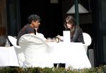 Amsterdam 13 april 2009
Frank Rijkaard met zijn nieuwe vriendin Stephanie Fransen. Ze vertrekken bij zijn nieuwe huis en gaan lunchen bij het Hilton hotel.
Peter Smulders bv