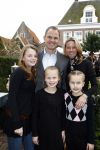 Edam 4 april 2008
Frank de Boer opent samen met zijn vrouw Helen een wwonwinkel in Edam. Zijn 3 kinderen zijn er natuurlijk ook bij.
Peter Smulders bv