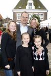 Edam 4 april 2008
Frank de Boer opent samen met zijn vrouw Helen een wwonwinkel in Edam. Zijn 3 kinderen zijn er natuurlijk ook bij.
Peter Smulders bv