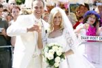 Fijnaart - Willemstad 9 mei 2008
Frans Bauer en Mariska Bauer trouwen. 
Christiaan Frans jr en Jan zijn er natuurlijk bij.