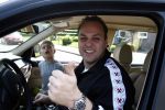 Fijnaart 9 mei 2009
Frans Bauer voor de 4 e keer vader geworden van een zoon. Voor zijn huis staat een grote opblaasbare pop in de vorm van een baby.
Peter Smulders bv