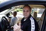 Fijnaart 9 mei 2009
Frans Bauer voor de 4 e keer vader geworden van een zoon. Voor zijn huis staat een grote opblaasbare pop in de vorm van een baby.
Peter Smulders bv
