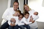 Fijnaart 11 mei 20-09
Frans en Mariska bauer met hun lasatste aanwinst Lucas. Ook Christiaan Frans en Jan waren natuurlijk aanwezig.
Peter Smulders bv