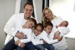 Fijnaart 11 mei 20-09
Frans en Mariska bauer met hun lasatste aanwinst Lucas. Ook Christiaan Frans en Jan waren natuurlijk aanwezig.
Peter Smulders bv