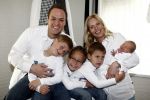 Fijnaart 11 mei 20-09
Frans en Mariska bauer met hun lasatste aanwinst Lucas. Ook Christiaan Frans en Jan waren natuurlijk aanwezig.
Peter Smulders bv