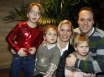Hilversum 12 december 2007
Christiaan Bauer doet mee aan sterren kinden schaatsen op het ijs. Frans Bauer Mariske Frans en Jan zijn erbij.