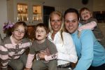 Fijnaart14 februari 2008
Frans en Mariska Bauer gaan op valentijnsdag in ondertrouw. Frans jr Christiaan en Jan met een taart