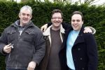 Fijnaart14 februari 2008
Frans en Mariska Bauer gaan op valentijnsdag in ondertrouw. Frans jr Christiaan en Jan met een taart
Peter Smulders bv
