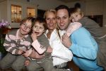 Fijnaart14 februari 2008
Frans en Mariska Bauer gaan op valentijnsdag in ondertrouw. Frans jr Christiaan en Jan met een taart
Peter Smulders bv