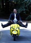 Hilversum 15 september 2008
Presentatie Frans Bauer Jan Smit en Andre v Duin voor de TROS in kasteel de hoge vuursche. Frans op bananasplit scooter