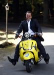 Hilversum 15 september 2008
Presentatie Frans Bauer Jan Smit en Andre v Duin voor de TROS in kasteel de hoge vuursche. Frans op bananasplit scooter