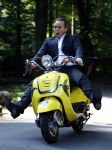 Hilversum 15 september 2008
Presentatie Frans Bauer Jan Smit en Andre v Duin voor de TROS in kasteel de hoge vuursche. Frans op bananasplit scooter