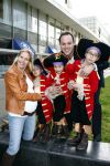 Rotterdam 22 maart 2009
Frans Bauer en Mariska hoog zwanger en hun kinderen Christian Frans en Jan bij de premiere van Piet Piraat.
Peter Smulders bv