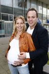 Rotterdam 22 maart 2009
Frans Bauer en Mariska hoog zwanger en hun kinderen Christian Frans en Jan bij de premiere van Piet Piraat.
Peter Smulders bv