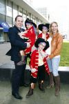 Rotterdam 22 maart 2009
Frans Bauer en Mariska hoog zwanger en hun kinderen Christian Frans en Jan bij de premiere van Piet Piraat.
Peter Smulders bv