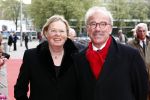 Utrecht 28 april 2009
Pieter v Vollenhoven viert zijn 70e verjaardag in het Beatrix theater in Utrecht. Frans Weisglas met vrouw
Peter Smulders bv