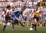 Rotterdam, 14 Mei 1986
Kompetitiewedstrijd Feyenoord-PSV, eindstand 2-3
Frans v Rooij in duel met Jacques Troost en Andre Hoekstra