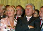 Amsterdam 9 mei 2003

modeshow frans molenaar in amstel hotel.
met irene v d laar 
frits krooymans met vrouw
Peter Smulders bv