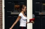 Amsterdam 8 mei 2008
Georgina Verbaan vertrekt vanuit haar nieuwe huis naar de Coffee shop en daarna gaat ze sporten.
Peter Smulders bv