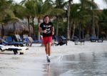 Curacao 2 januari 2009
Gerard Joling hard aan het lopen op Curacao. Hij loopt elke dag 10 km om fit te blijven.
Peter Smulders bv