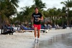 Curacao 2 januari 2009
Gerard Joling hard aan het lopen op Curacao. Hij loopt elke dag 10 km om fit te blijven.
Peter Smulders bv