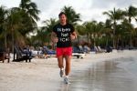 Curacao 2 januari 2009
Gerard Joling hard aan het lopen op Curacao. Hij loopt elke dag 10 km om fit te blijven.
Peter Smulders bv