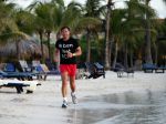 Curacao 2 januari 2009
Gerard Joling hard aan het lopen op Curacao. Hij loopt elke dag 10 km om fit te blijven.
Peter Smulders bv