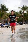 Curacao 2 januari 2009
Gerard Joling hard aan het lopen op Curacao. Hij loopt elke dag 10 km om fit te blijven.
Peter Smulders bv