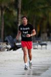 Curacao 2 januari 2009
Gerard Joling hard aan het lopen op Curacao. Hij loopt elke dag 10 km om fit te blijven.
Peter Smulders bv